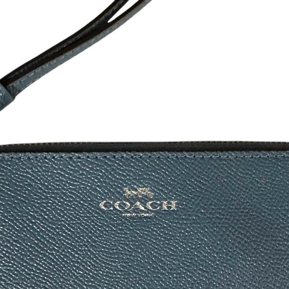 NWOT Coach Blue Wristlet - Picture 4 of 7